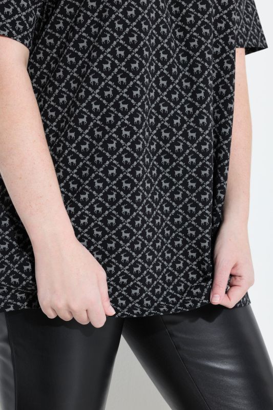 Traditional Print Short Sleeve V-Neck Tee
