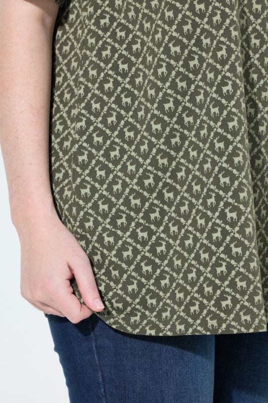 Traditional Print Short Sleeve V-Neck Tee