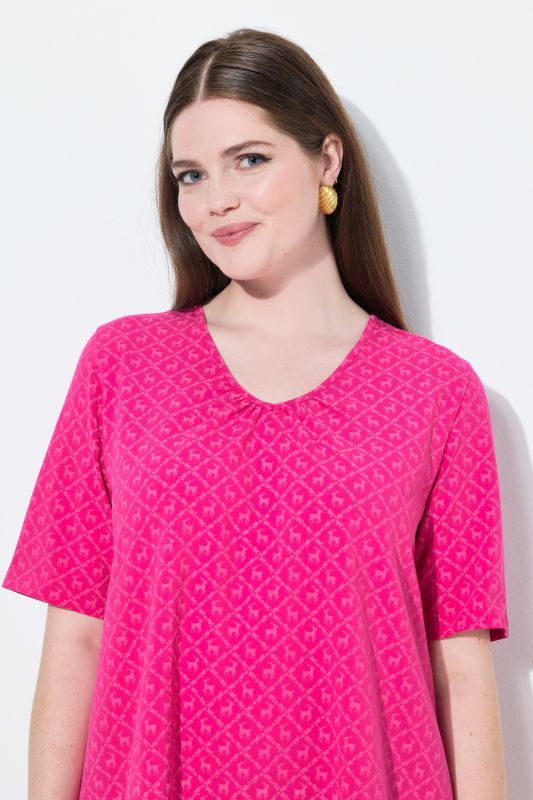 Traditional Print Short Sleeve V-Neck Tee