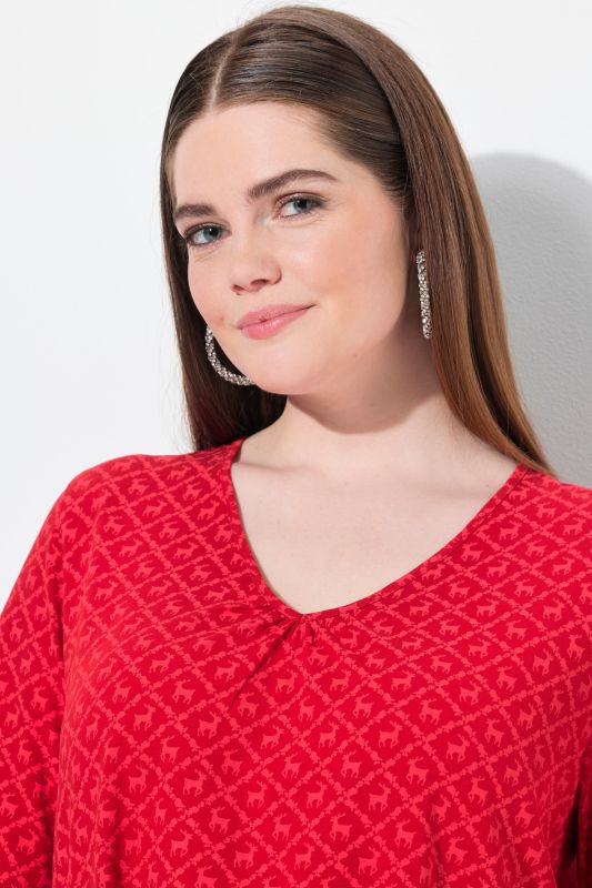 Traditional Print Short Sleeve V-Neck Tee