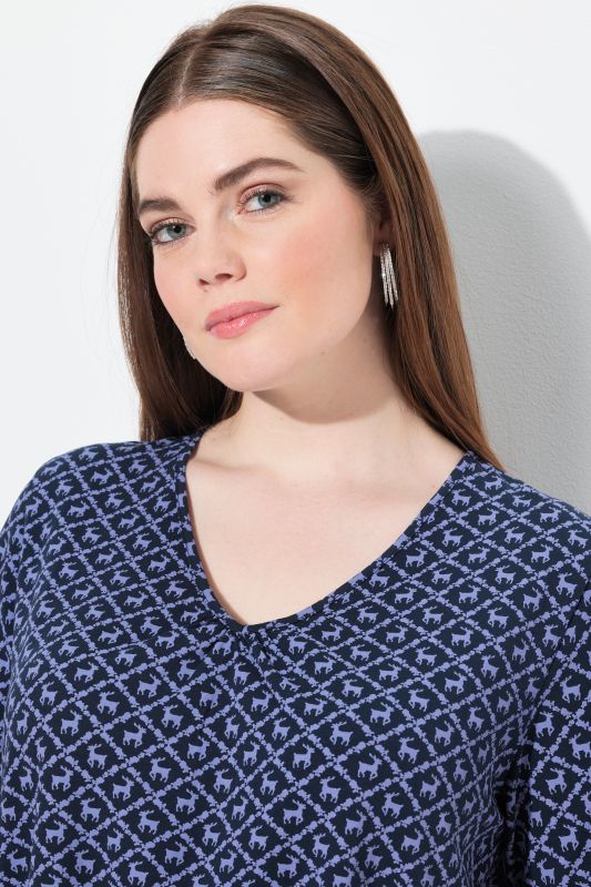 Traditional Print Short Sleeve V-Neck Tee