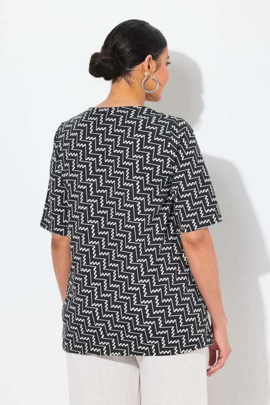 Zigzag Print Short Sleeve V-Neck Tee