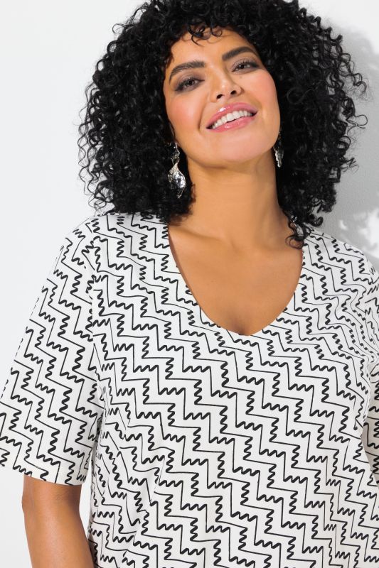 Zigzag Print Short Sleeve V-Neck Tee