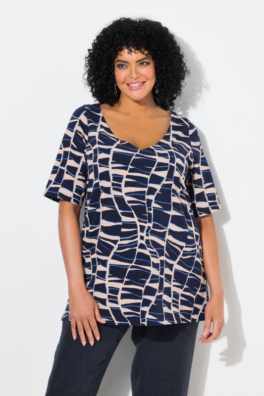 Geometric Wave Print Tee