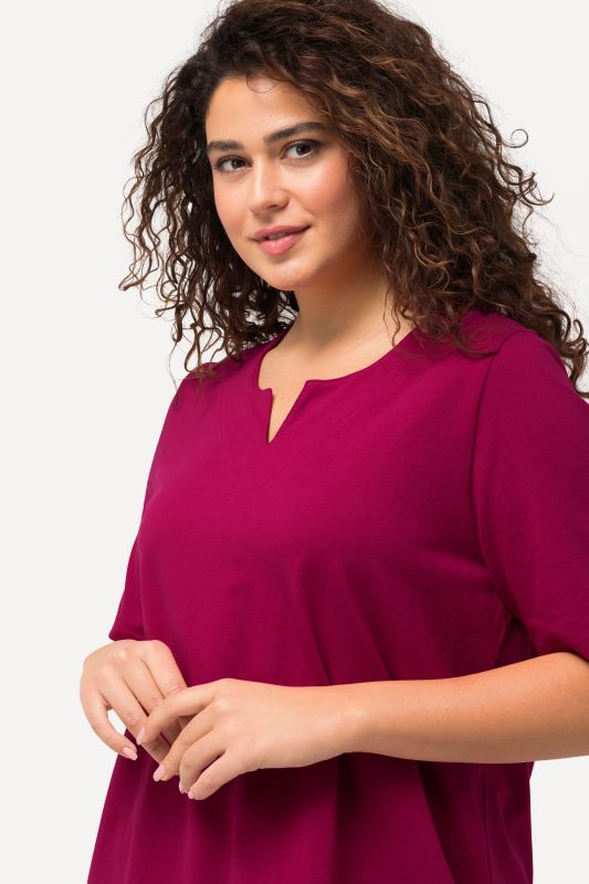 Essential Notch Neck Stretch Tee