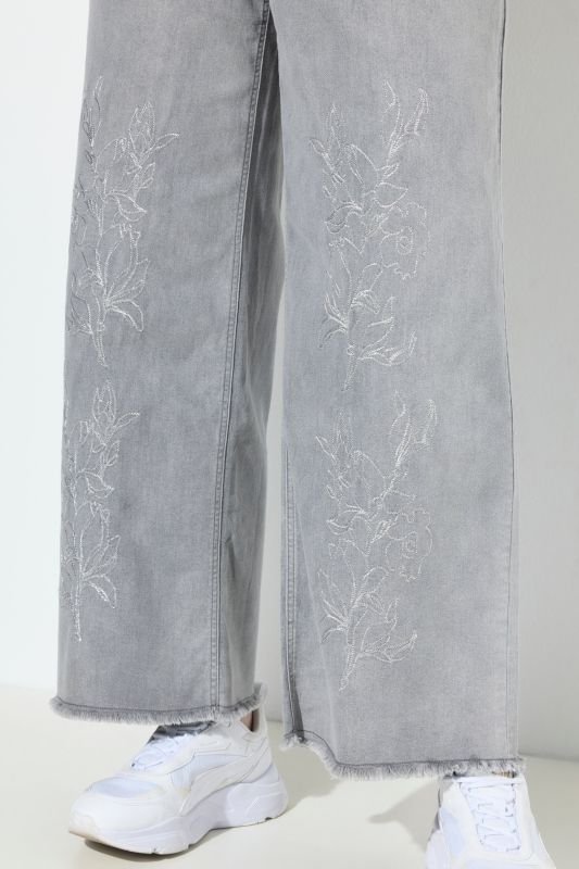 Embroidered Wide Leg Fringed Hem Jeans