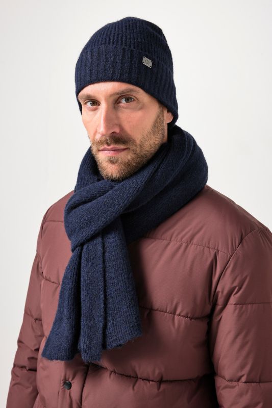 Knitted scarf