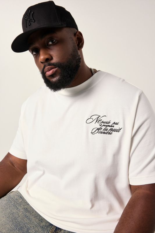 STHUGE T-shirt