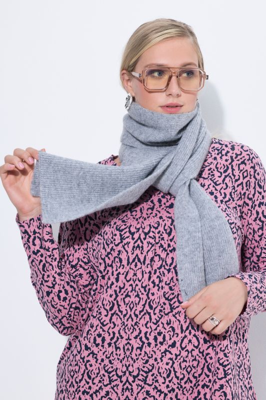 Ribbed Knit Scarf