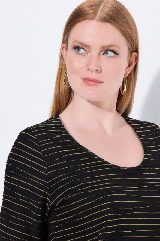 Тениска с бляскави вълни