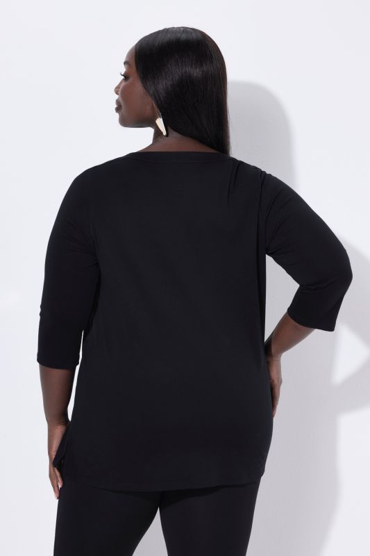 Тениска с декоративни камъчета