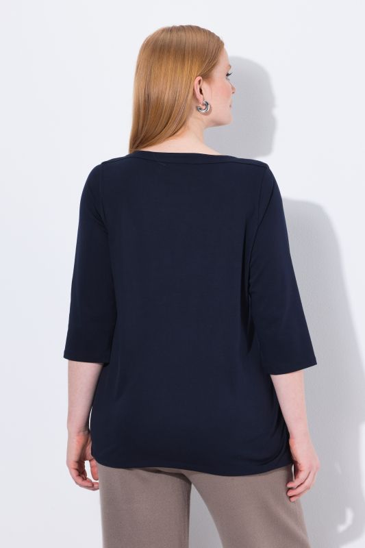 Тениска с декоративни камъчета