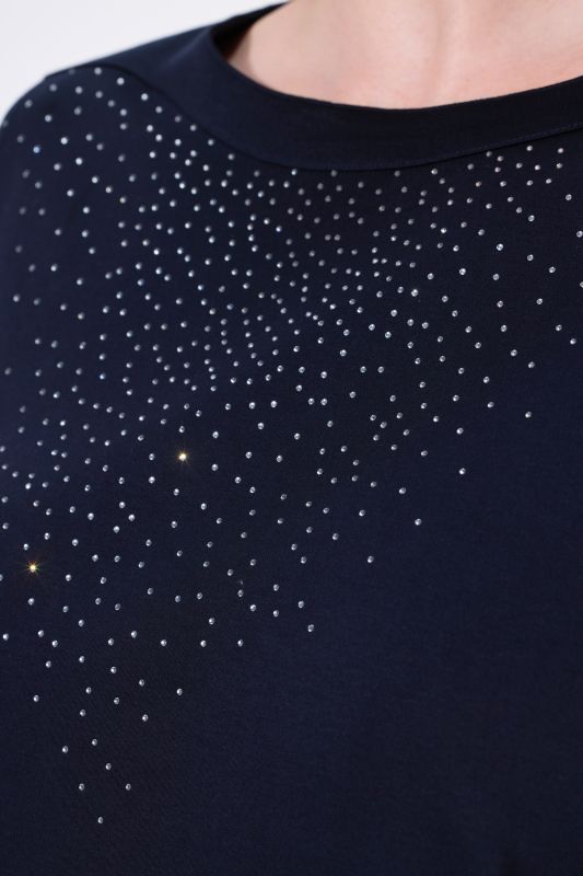 Тениска с декоративни камъчета