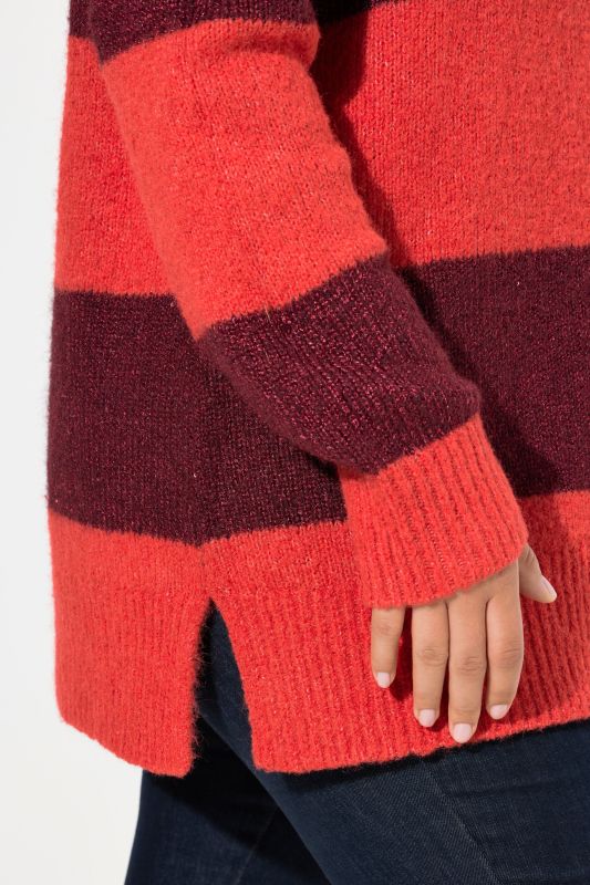 Пуловер с райета и качулка