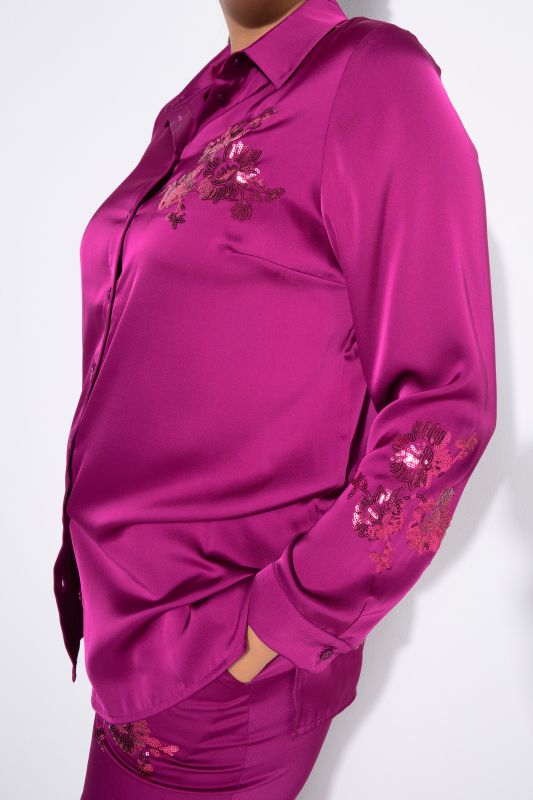 Риза с пайетени акценти