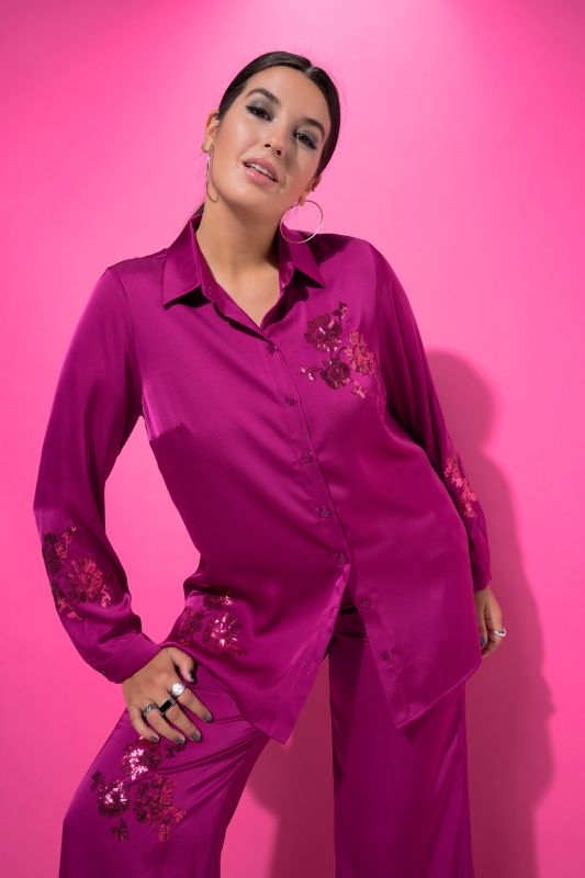 Риза с пайетени акценти