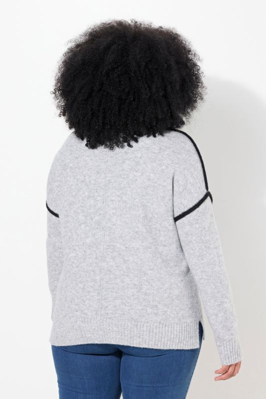 Пуловер с абстрактен шевов акцент