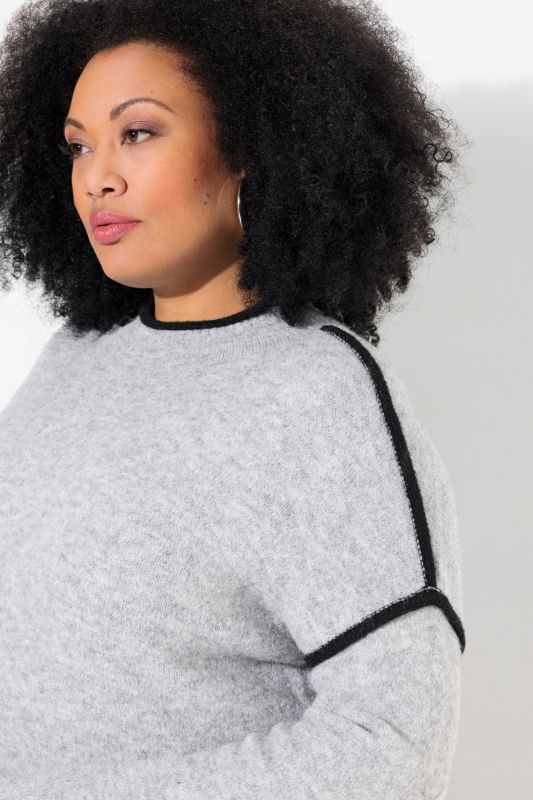 Пуловер с абстрактен шевов акцент