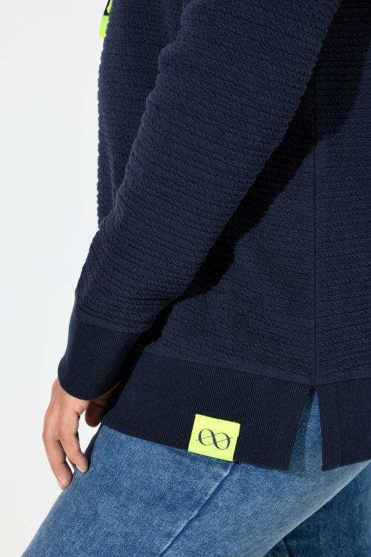 Суитчър с текстурирани райета