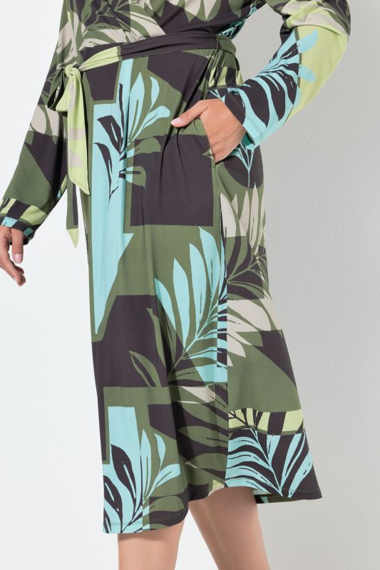 Рокля с геометричен листов принт