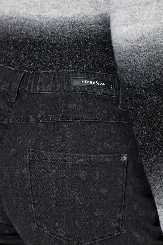 Дънки тип Boyfriend с надписи