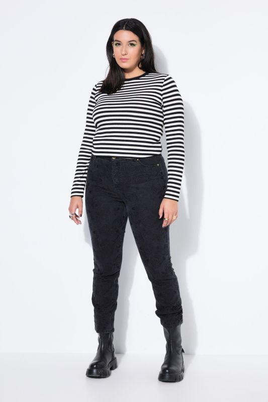 Дънки тип Mom с цветна бродерия