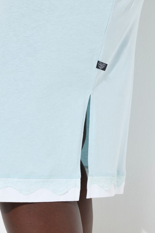 Нощница с дантелен мотив