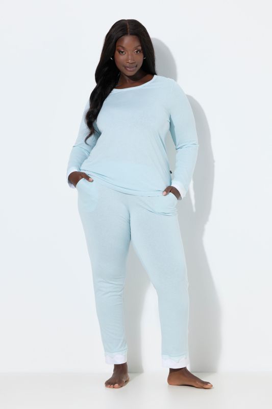 Пижама с дантела на подгъва