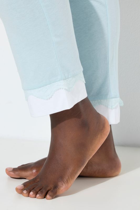 Пижама с дантела на подгъва