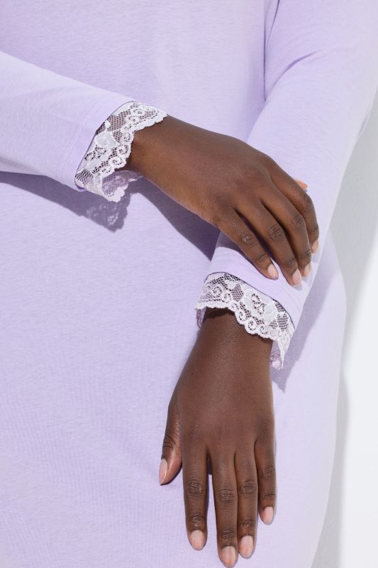 Нощница с дантелени акценти