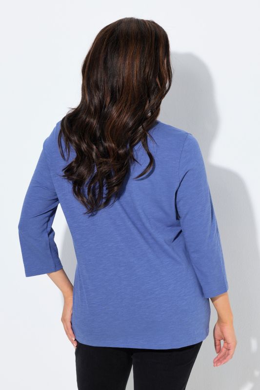 Тениска с графични мотиви