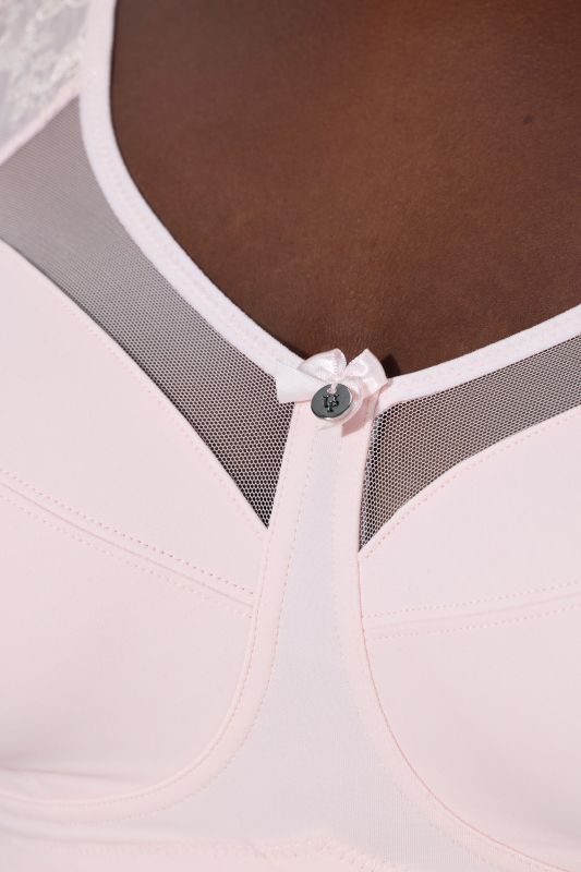 Сутиен с мрежест акцент