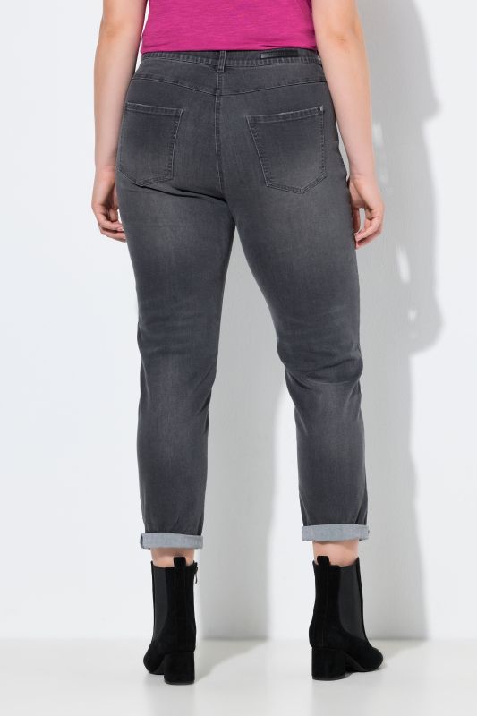 Дънки тип Boyfriend с цветя от камъчета