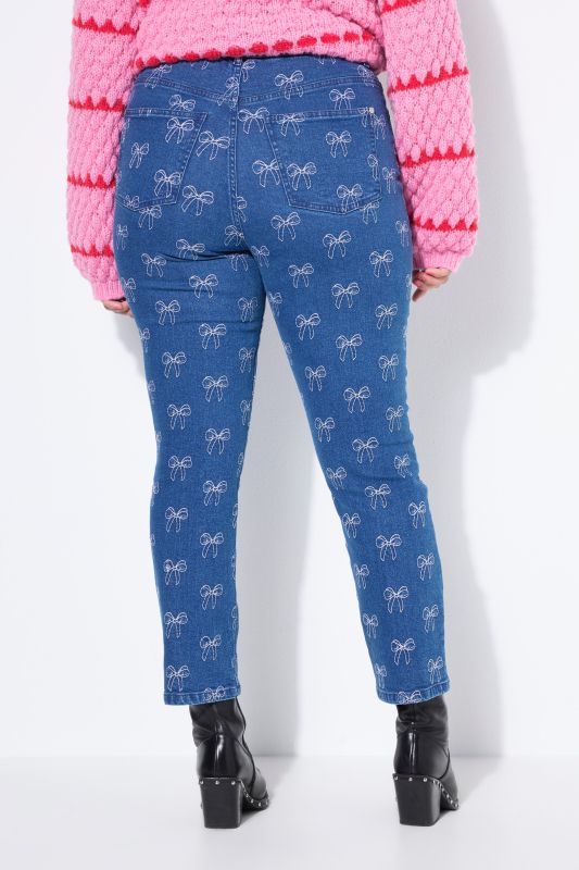 Дънки тип Mom с бродирани панделки