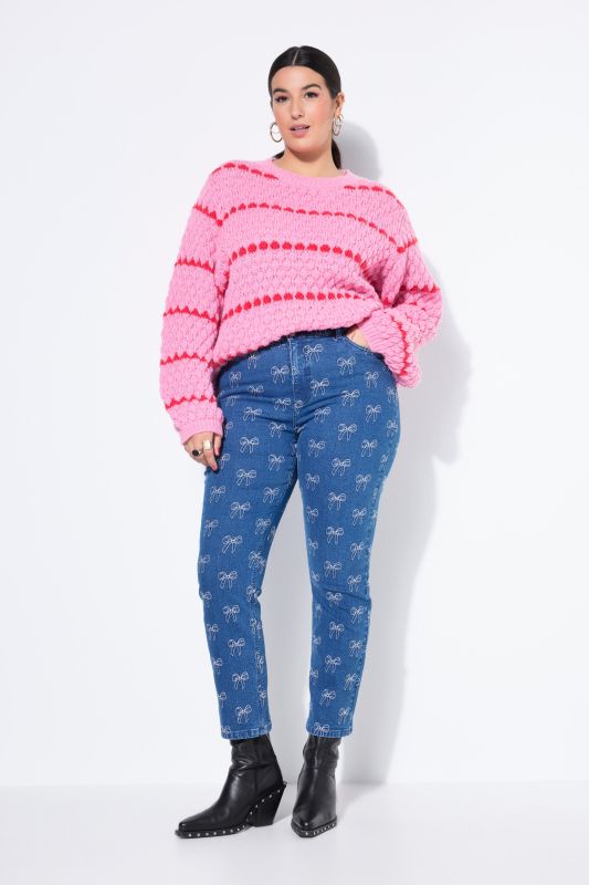 Дънки тип Mom с бродирани панделки