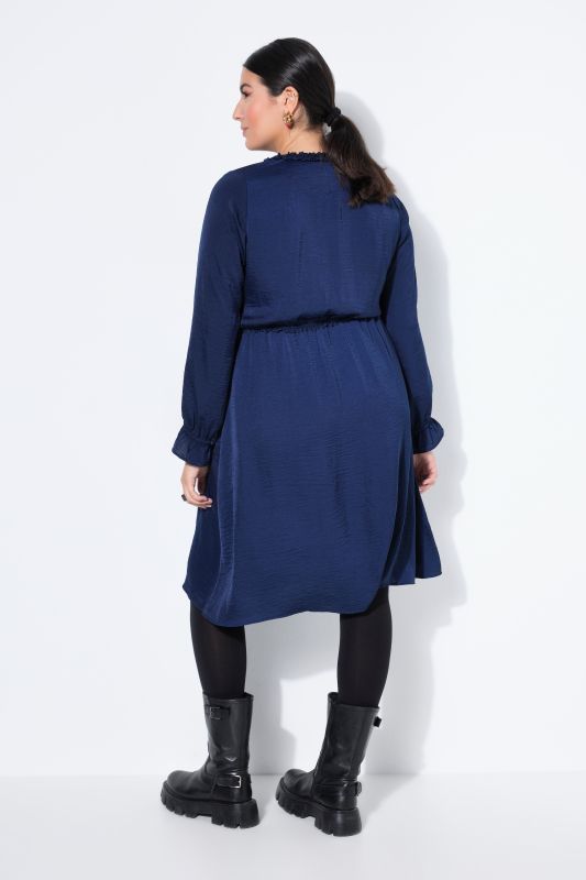 Рокля с акценти