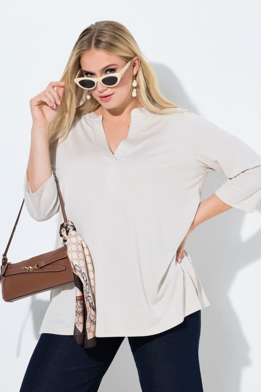 Тениска с цепка на деколтето