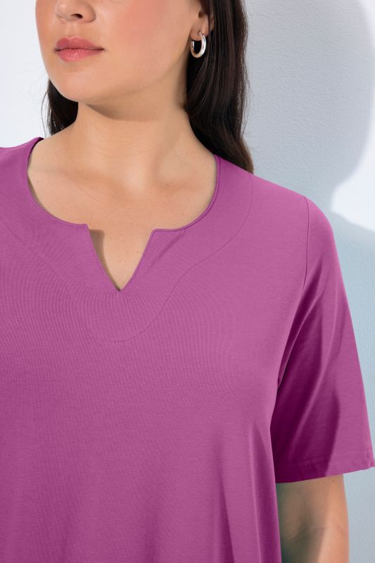 Essential Notch Neck Stretch Tee