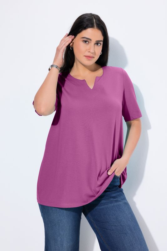 Essential Notch Neck Stretch Tee