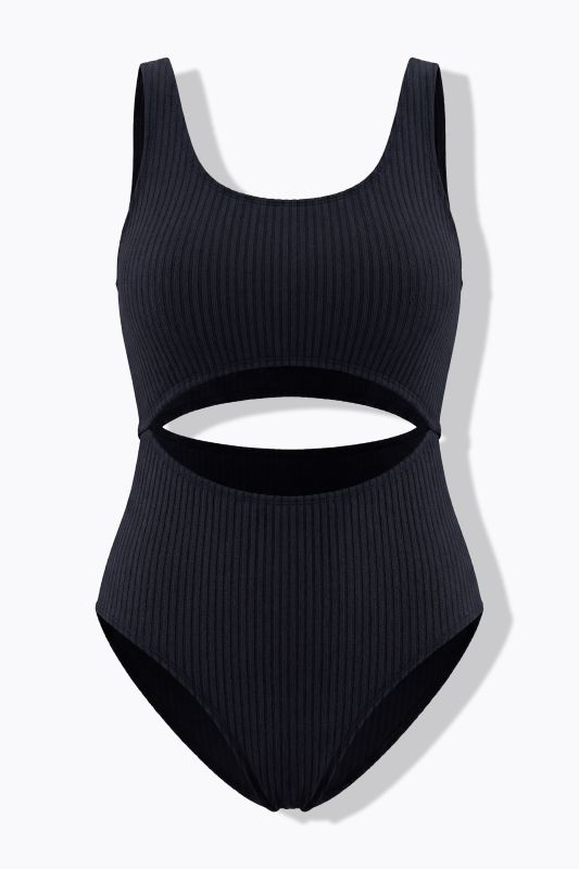 Бански с изрязан акцент