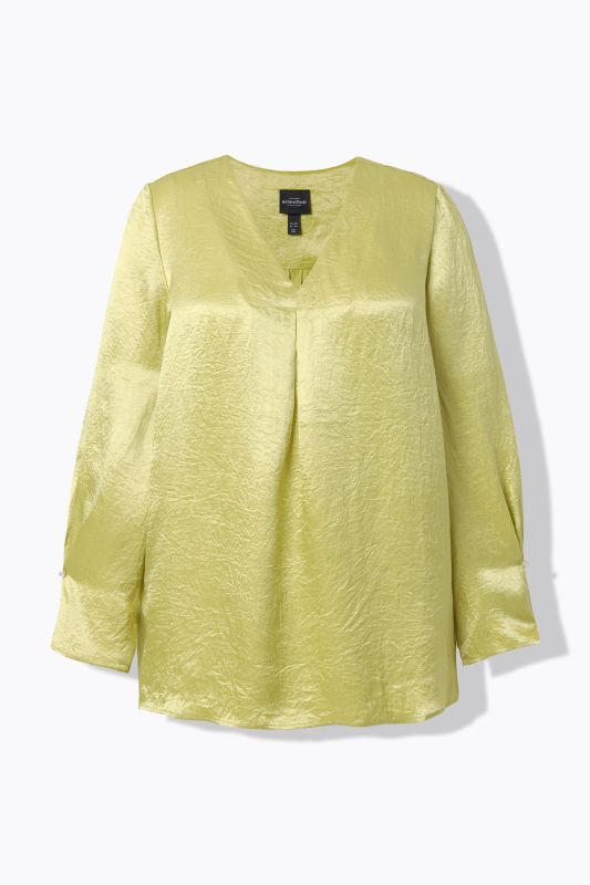 Блуза с бляскав акцент