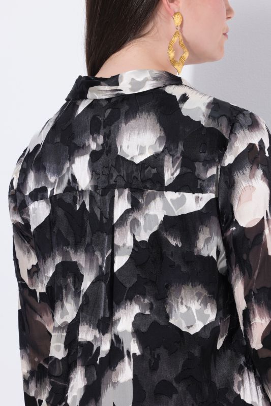 Блуза с модерен принт