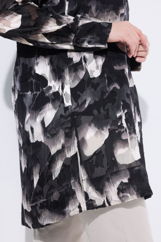 Блуза с модерен принт