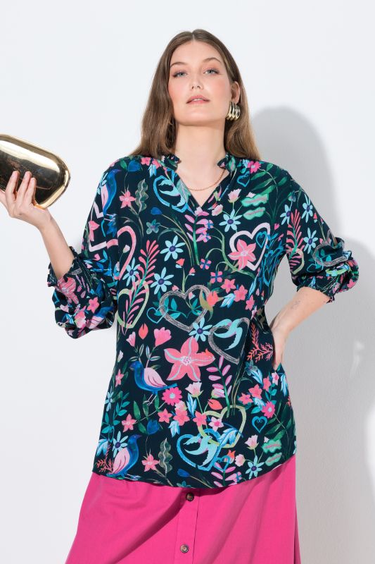 Блуза с флорални акценти