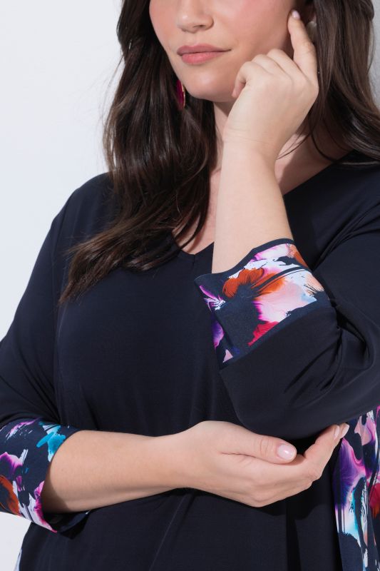 Border Print Stretch Knit Slinky Top