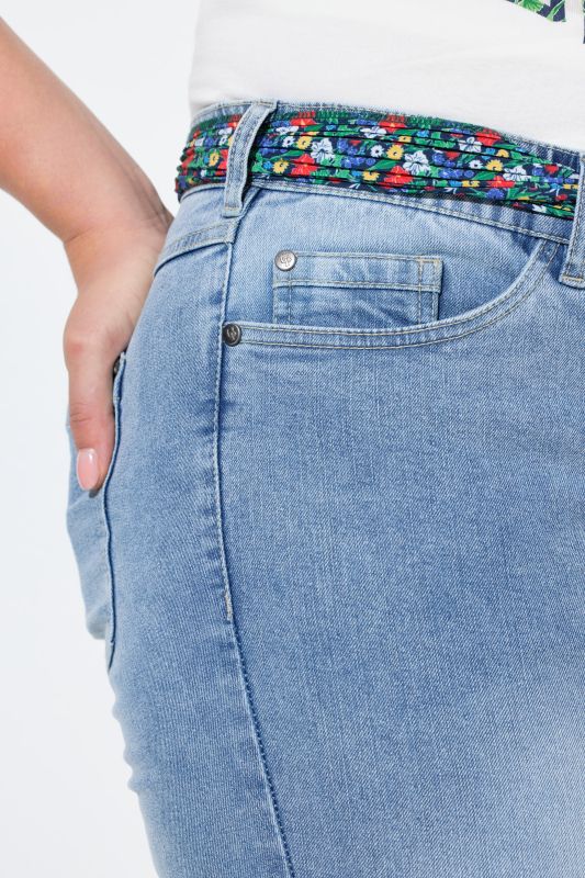 Дънки с цветен колан