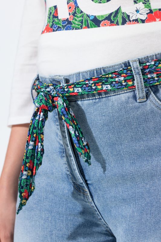 Дънки с цветен колан