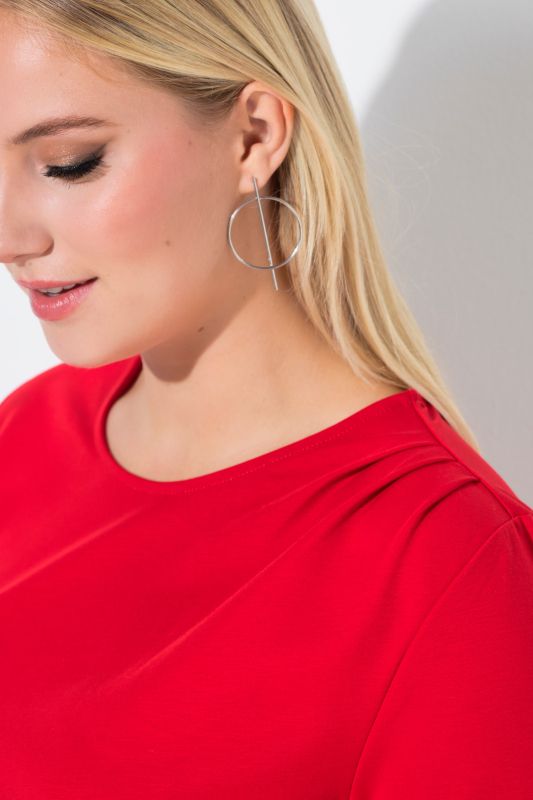 Тениска с асиметричен подгъв