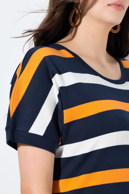 Пуловер с райета и къси ръкави