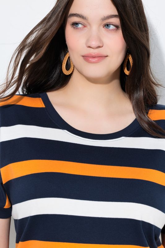 Пуловер с райета и къси ръкави